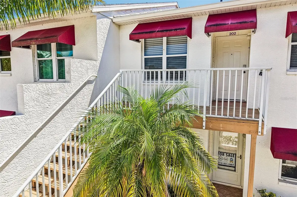 1400 WATER VIEW DR W #202, Largo, FL 33771