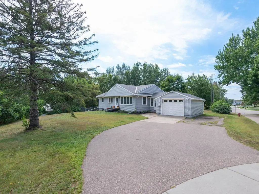 125 Elm DR, Carver, MN 55315