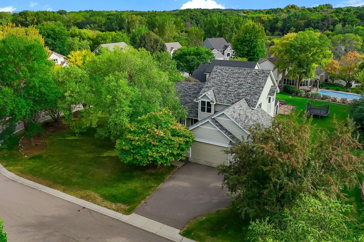 8843 Blackoaks LN N, Maple Grove, MN 55311
