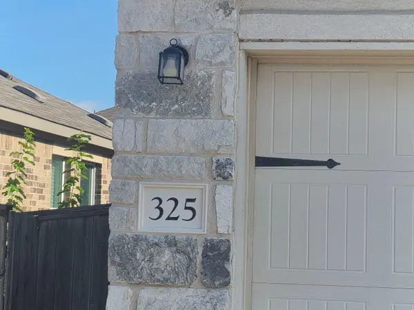 325 Arnage DR, Hutto, TX 78634