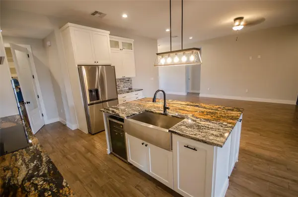 111 Powder RDG, Luling, TX 78648