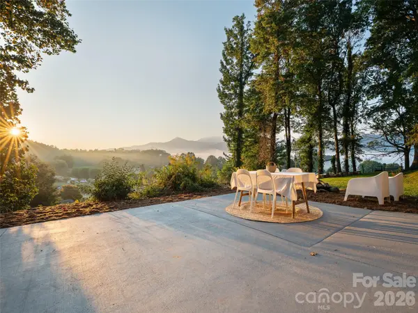 343 Mountain View RD, Burnsville, NC 28714