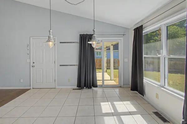 8622 Talon DR, Manhattan, KS 66502