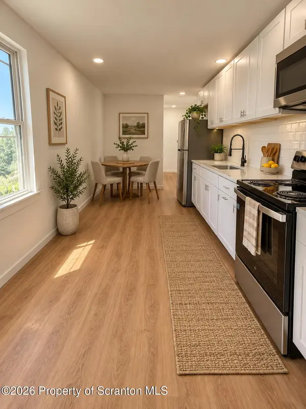 206 Oak ST #3rd floor, Dunmore, PA 18512