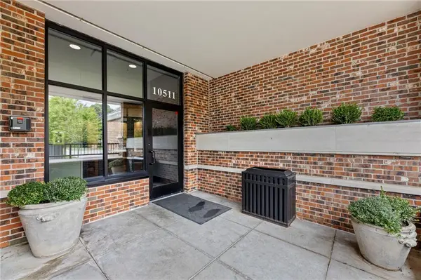 10511 Mission #302 RD, Leawood, KS 66206