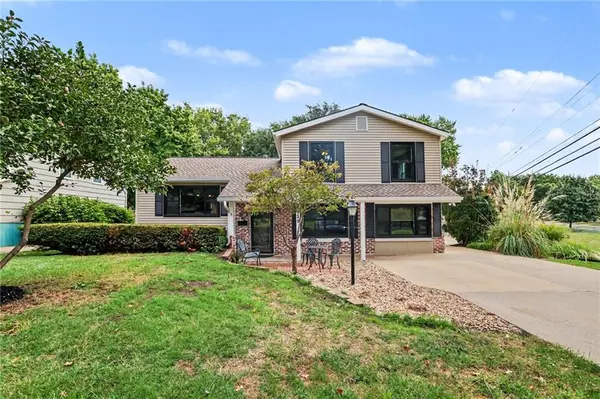 9029 Grandview DR, Overland Park, KS 66212
