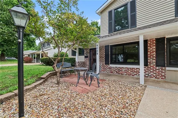 9029 Grandview DR, Overland Park, KS 66212
