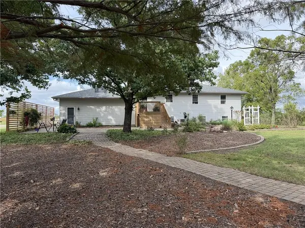 16409 E 289th ST, Harrisonville, MO 64701