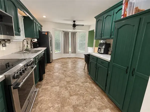 2121 NW Hidden Pointe CT, Blue Springs, MO 64015