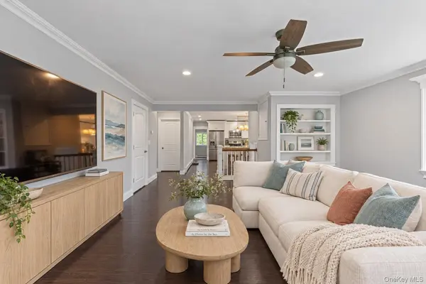 44 Chestnut AVE, Setauket, NY 11733
