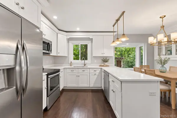 44 Chestnut AVE, Setauket, NY 11733