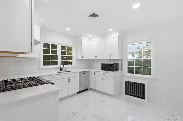 304 Kilburn RD, Garden City, NY 11530