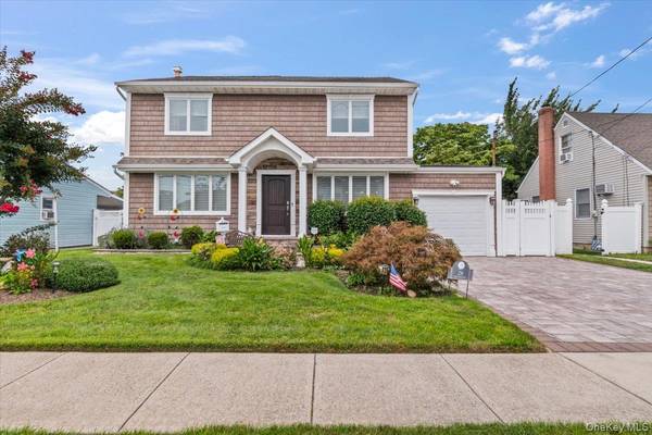 28 Lee AVE, Bethpage, NY 11714