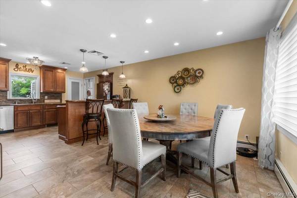 28 Lee AVE, Bethpage, NY 11714