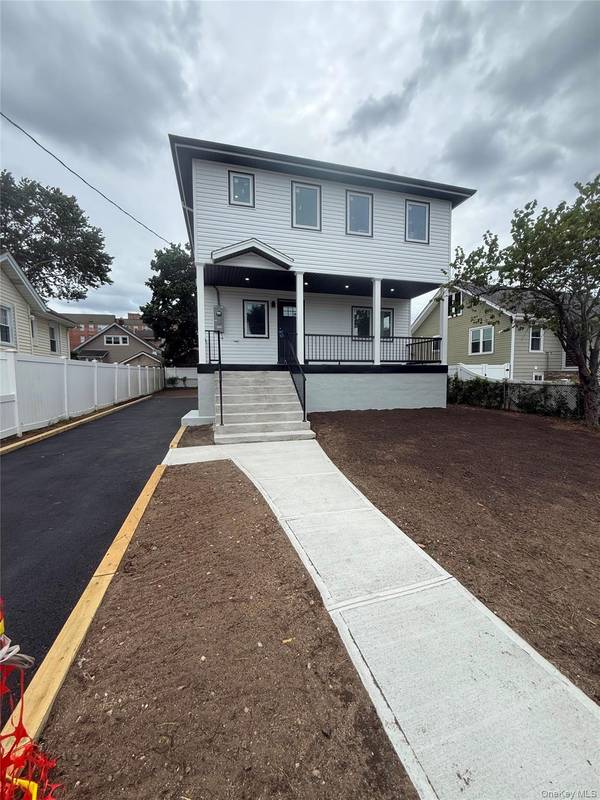 18 Sportsmans AVE, Freeport, NY 11520