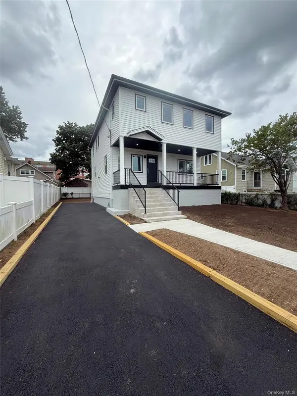18 Sportsmans AVE, Freeport, NY 11520