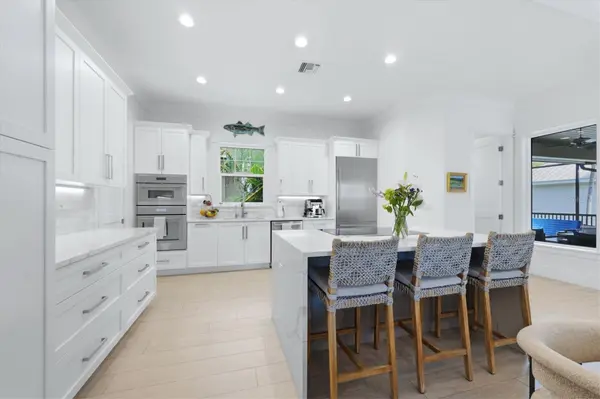 3913 ROBERTS POINT RD, Sarasota, FL 34242