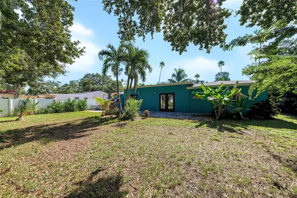 1616 INDIAN ROCKS RD, Belleair, FL 33756