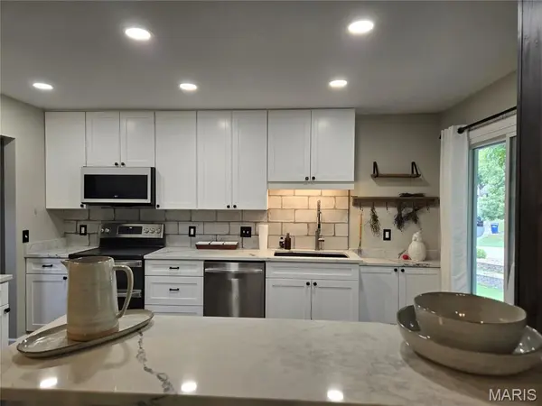 266 Savoy DR, Lake St Louis, MO 63367