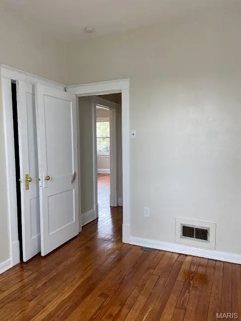 5818 W Park AVE, St Louis, MO 63110