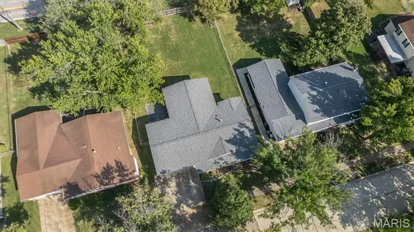 716 Wild Walnut LN, Ballwin, MO 63021
