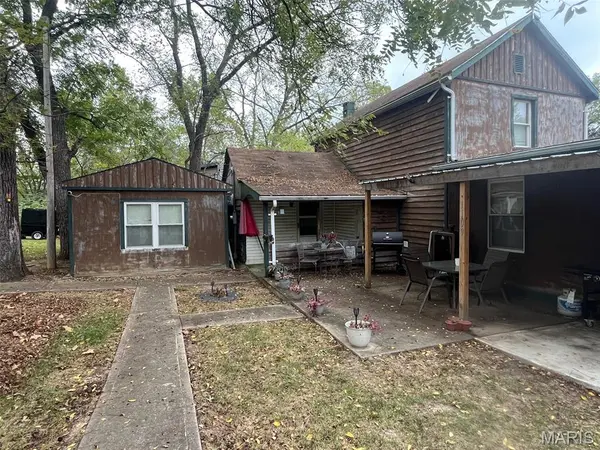 1109 Commercial ST, Mineral Point, MO 63660