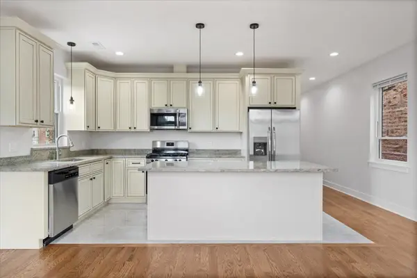 2821 W Walnut ST, Chicago, IL 60612