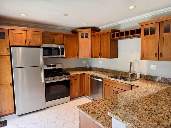 352 Berry DR, Naperville, IL 60540