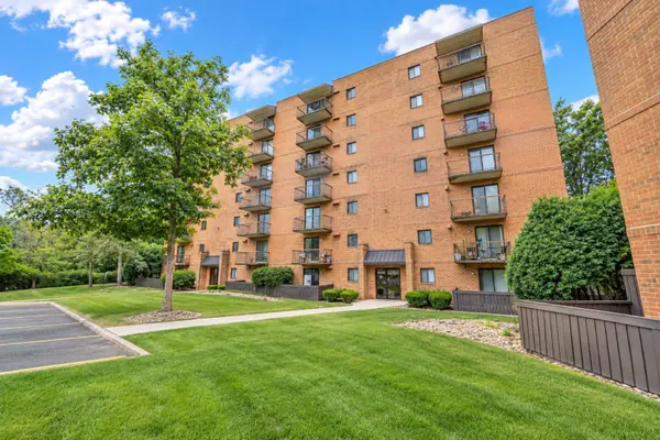 6040 Lake Bluff DR #202, Tinley Park, IL 60477