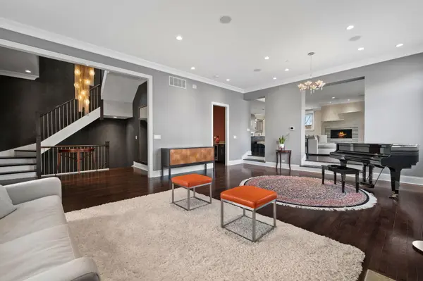 2730 N HARTLAND CT, Chicago, IL 60614
