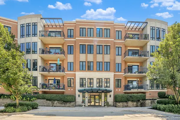 145 S York ST #420, Elmhurst, IL 60126