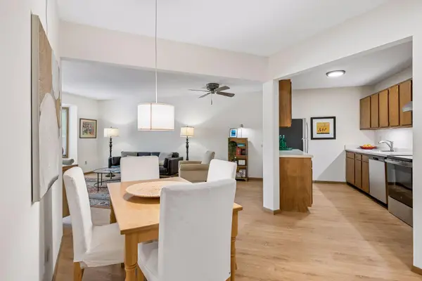 2425 E Franklin AVE #209, Minneapolis, MN 55406