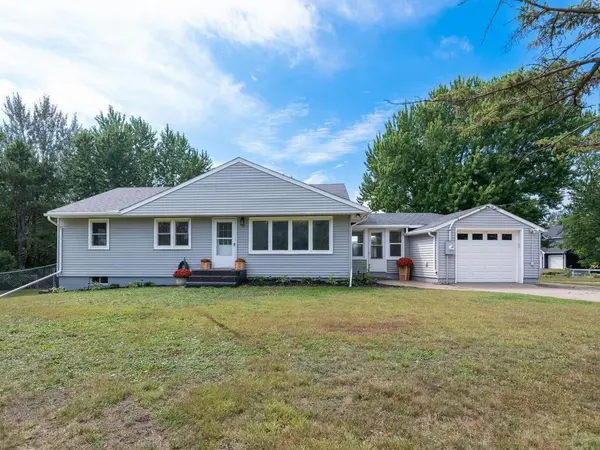 125 Elm DR, Carver, MN 55315