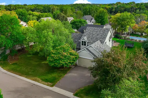 8843 Blackoaks LN N, Maple Grove, MN 55311