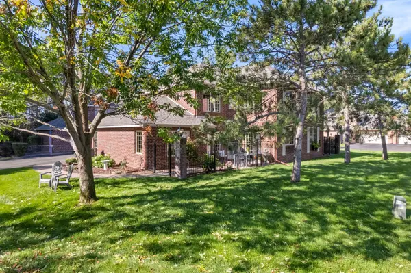 1812 Hunter Hill RD, Hudson, WI 54016