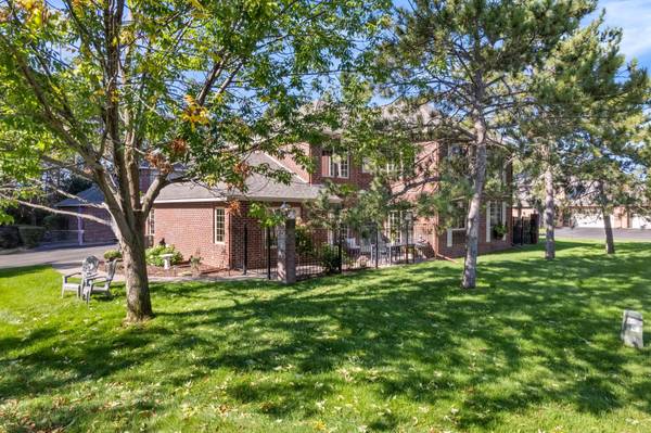 1812 Hunter Hill RD, Hudson, WI 54016