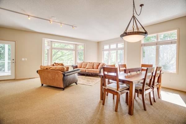 7089 Crowne Oak RD, Eden Prairie, MN 55344
