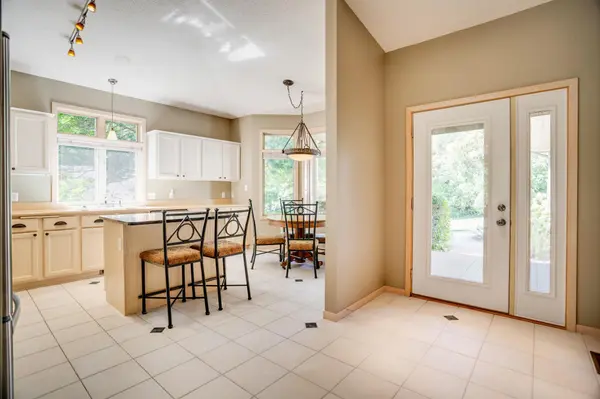 7089 Crowne Oak RD, Eden Prairie, MN 55344
