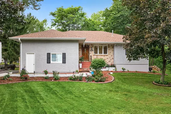 2848 Hallmark AVE N, Oakdale, MN 55128