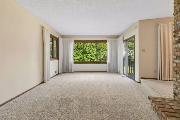 2716 Isle Royale CT, Burnsville, MN 55337