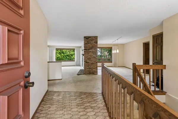 2716 Isle Royale CT, Burnsville, MN 55337