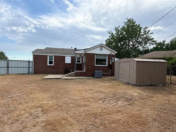 201 W Lockheed DR, Midwest City, OK 73110