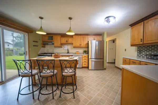 559 HILLTOP DR, Green Bay, WI 54301
