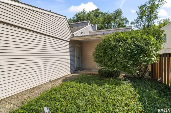 5 COUNTRY PL, Springfield, IL 62703