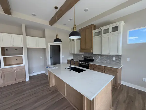 706 N Rainbow Lake Ct, Wichita, KS 67235