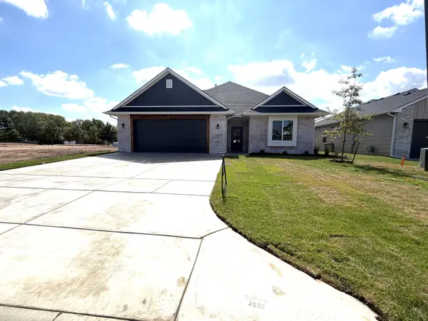 706 N Rainbow Lake Ct, Wichita, KS 67235