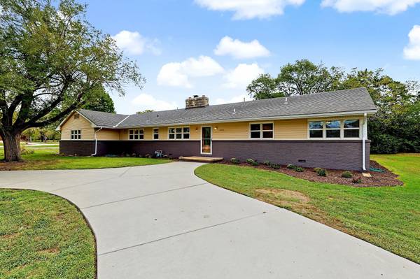 3900 N Harding, Bel Aire, KS 67220