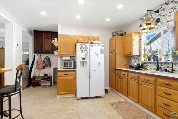 409 Elm ST, Perry, KS 66073