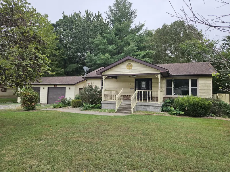 926 E Webster ST, Benton, IL 62812