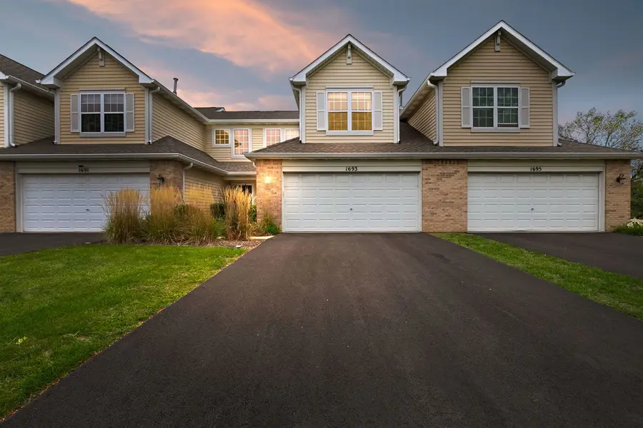 1693 S Candlestick WAY #1693, Waukegan, IL 60085